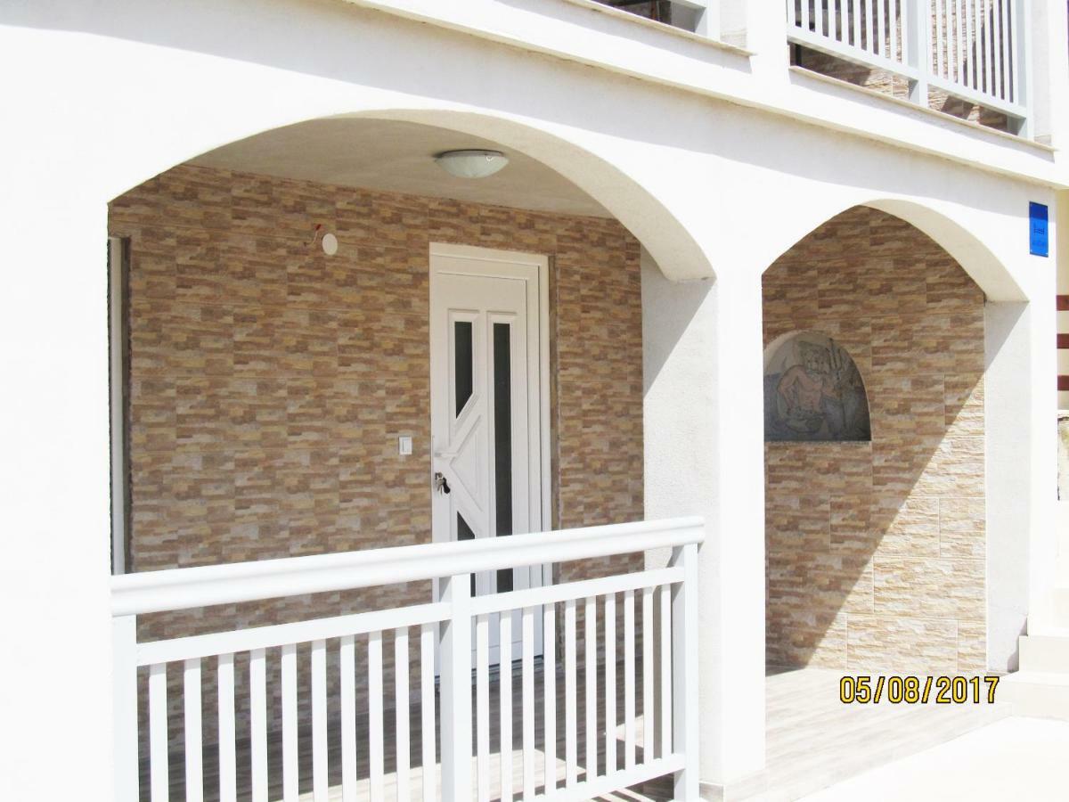 Apartmani Mala Sirena Maslenica Exterior photo