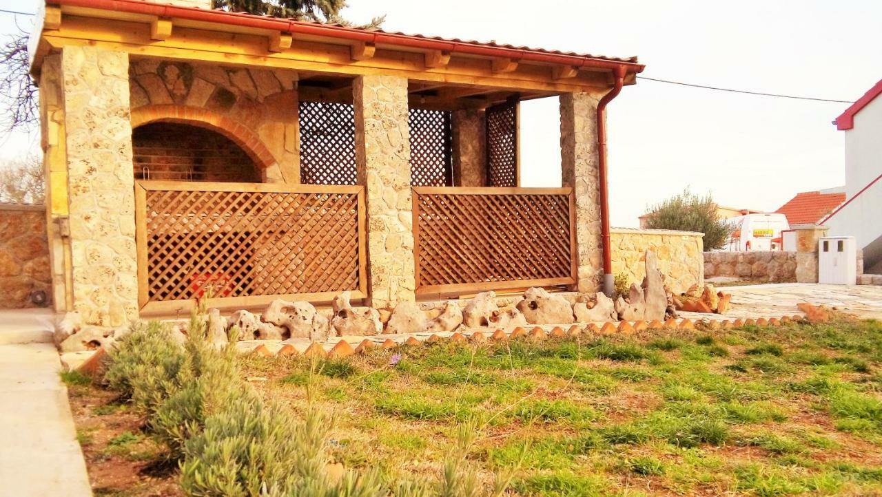 Apartmani Mala Sirena Maslenica Exterior photo